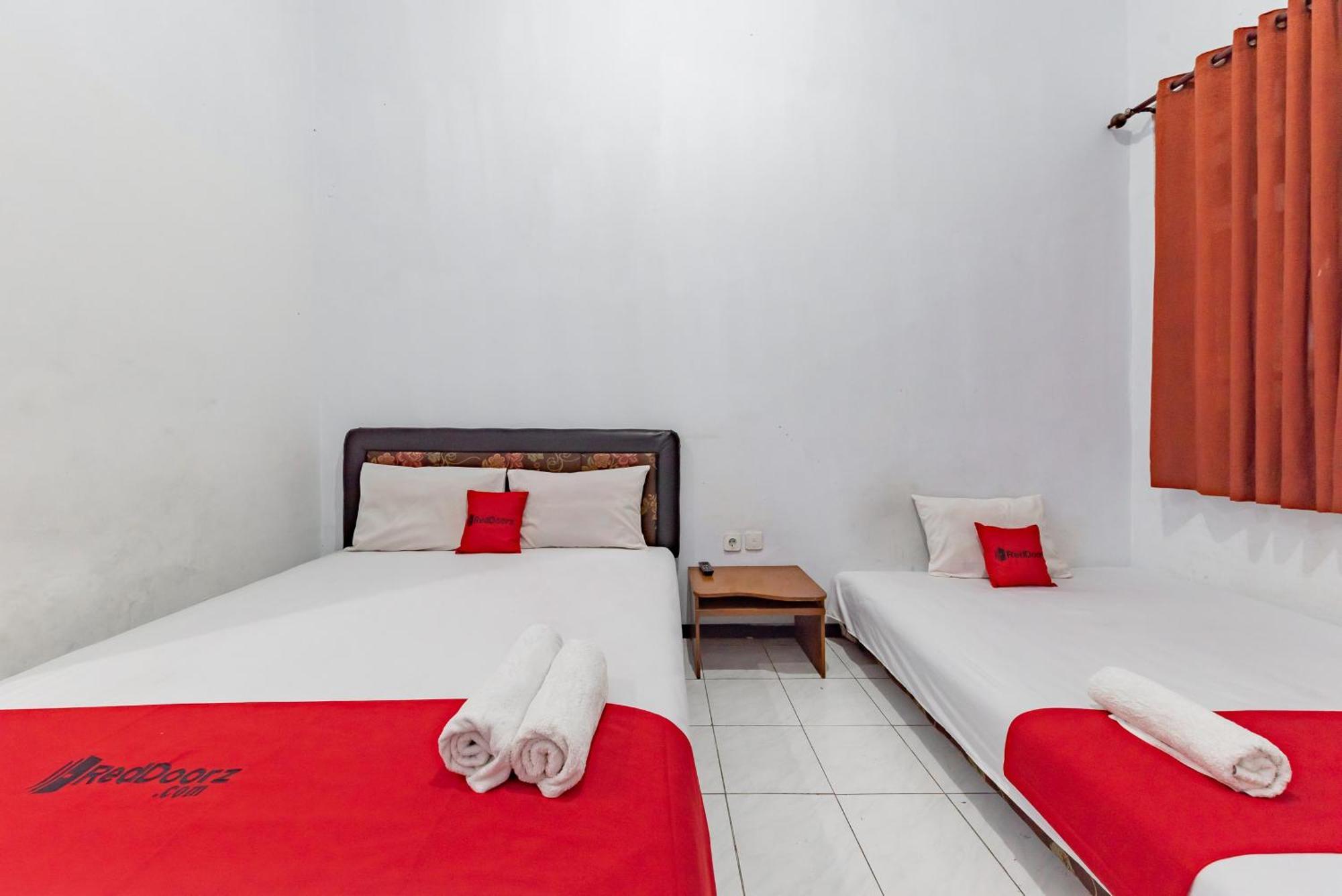 Reddoorz At Ciliwung Guest House Syariah Malang Eksteriør bilde