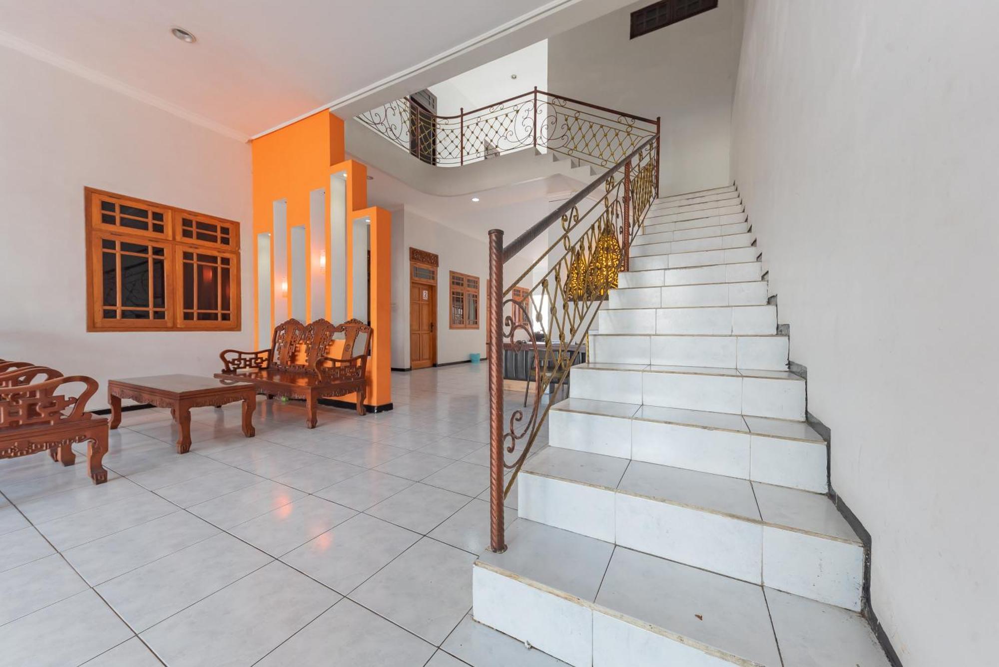 Reddoorz At Ciliwung Guest House Syariah Malang Eksteriør bilde
