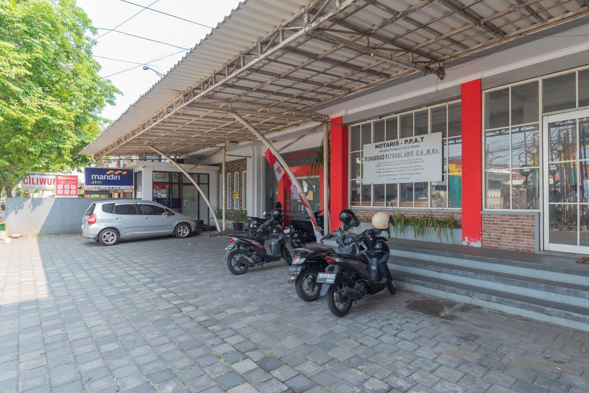 Reddoorz At Ciliwung Guest House Syariah Malang Eksteriør bilde