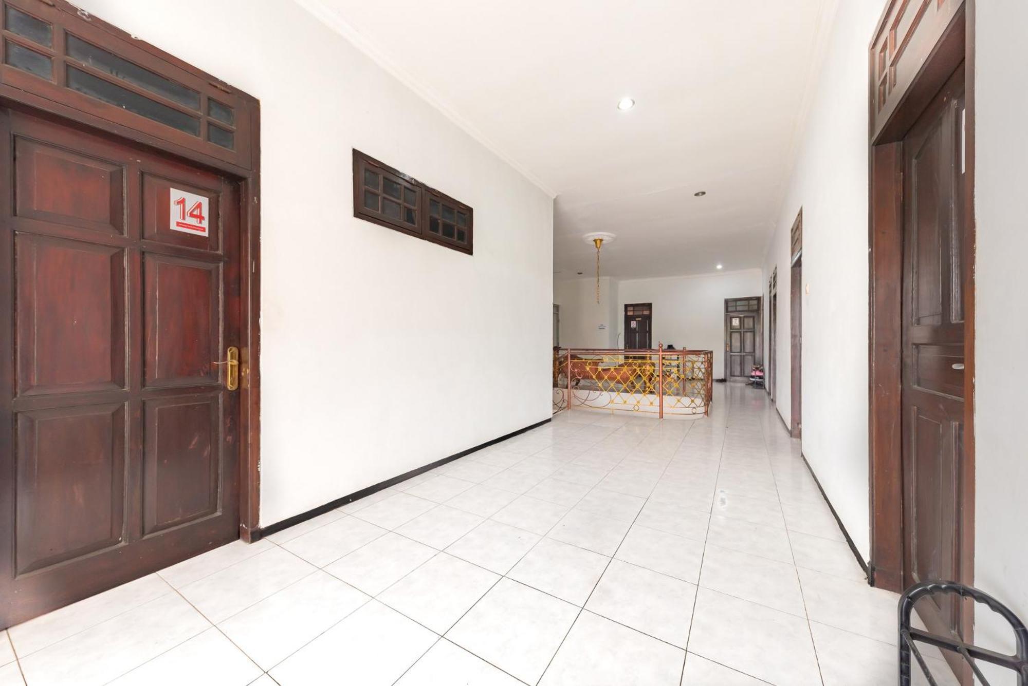 Reddoorz At Ciliwung Guest House Syariah Malang Eksteriør bilde